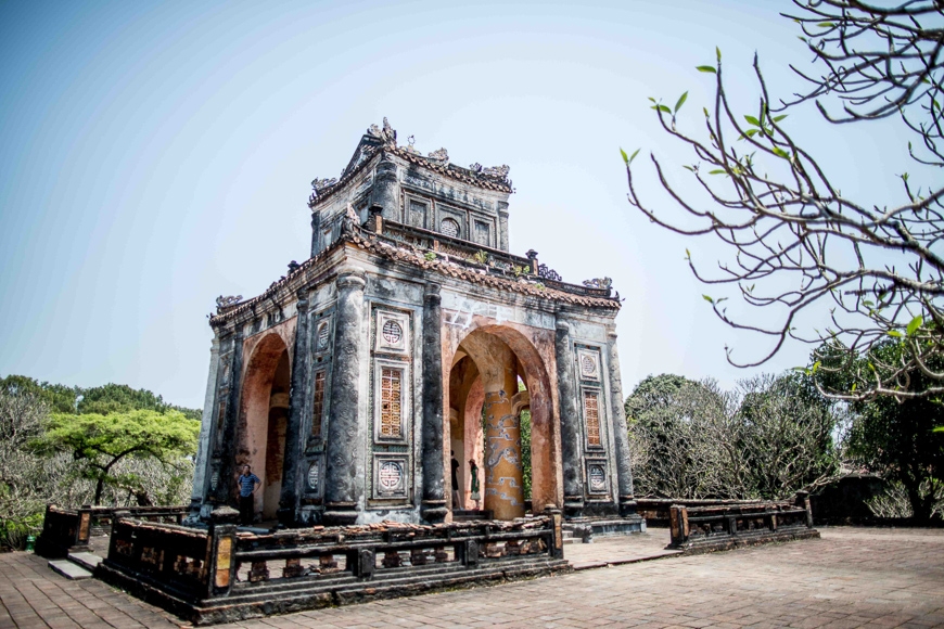 AN INSIDE GUIDE TO THE HUE TOMBS